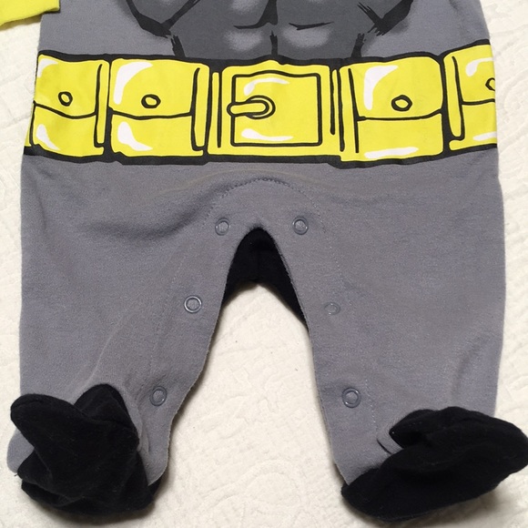 0-3m (4/$20) Batman Footie by DC Comics - Picture 2 of 14
